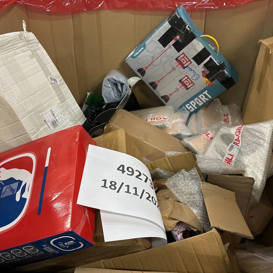 PALLET OF ASSORTED CONSUMER PRODUCTS TO INCLUDE: AIR FRYER, VACUUM CLEANER, VISOR COOKER HOOD, LAWN RAKE. TV MOUNT, GAMING MOUSE MAT ECT