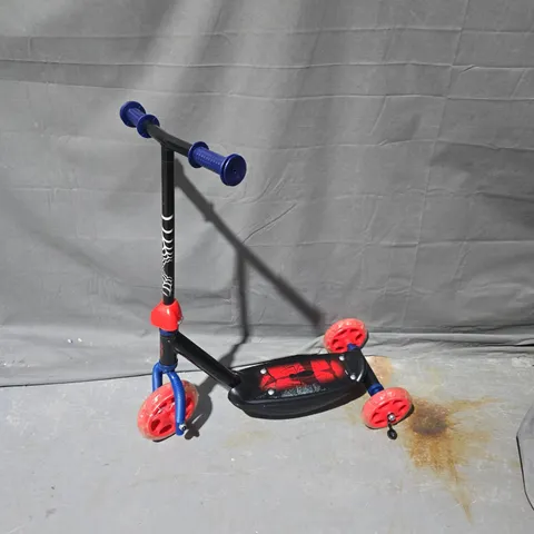 KIDS' THREE-WHEEL KICK SPIDERMAN SCOOTER - RED WHEELS, BLACK DECK, BLUE HANDLEBARS