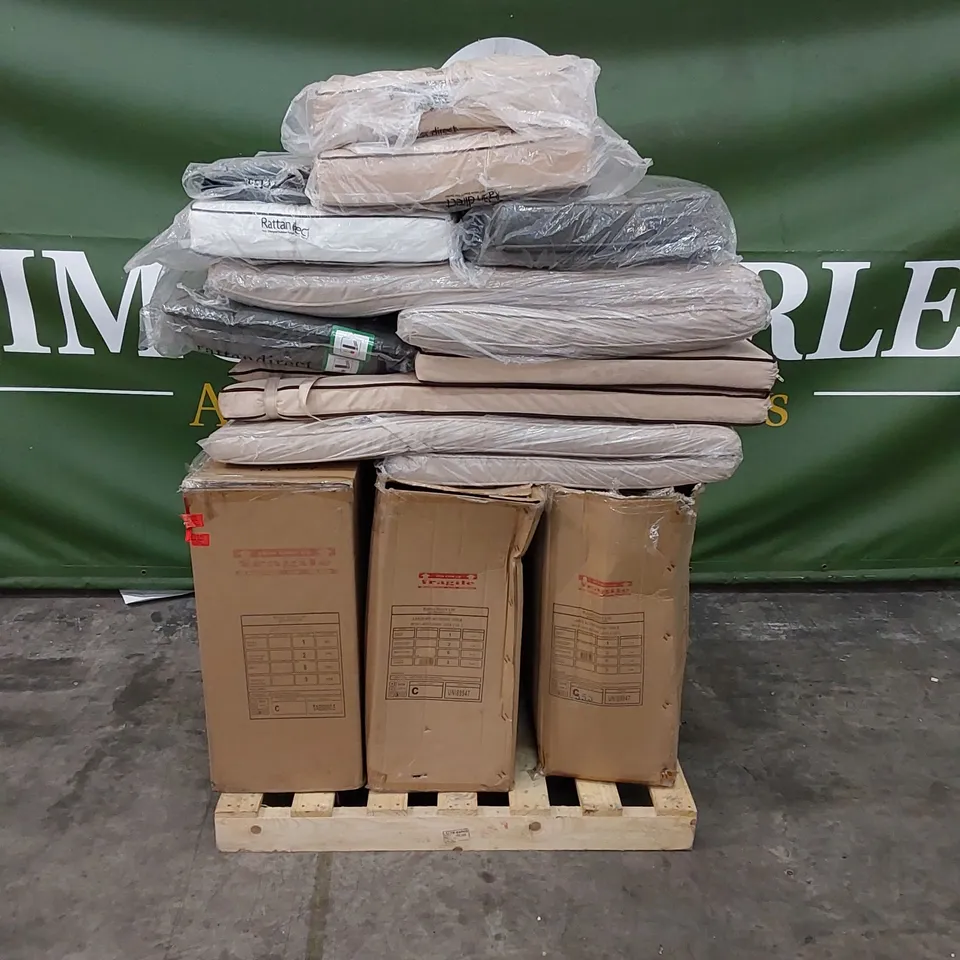 PALLET TO CONTAIN INCOMPLETE RATTAN TABLE PARTS AND ASSORTED PATIO AND GARDEN FURNITURE CUSHIONS