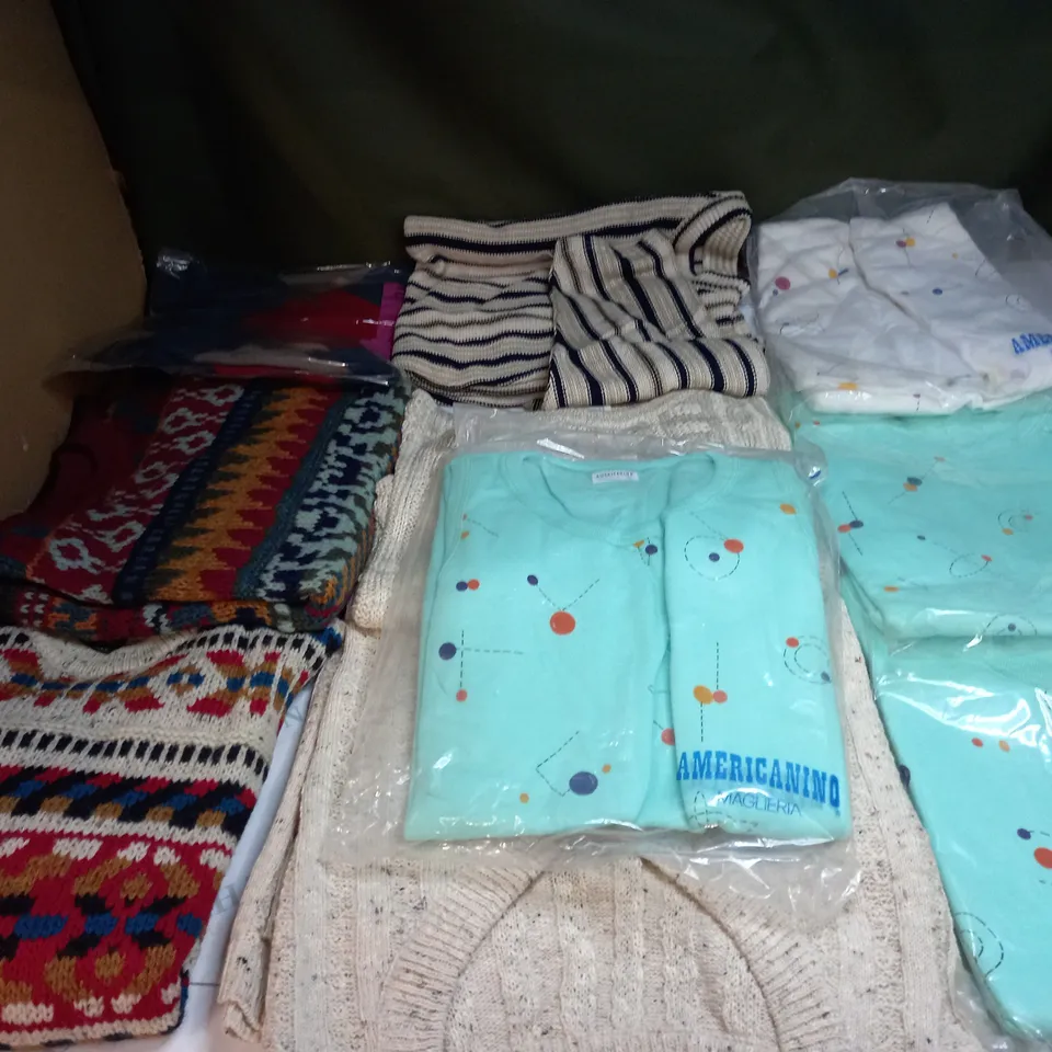 LOT OF APPROX 10 ASSORTED CLOTHING ITEMS IN VARIOUS SIZES