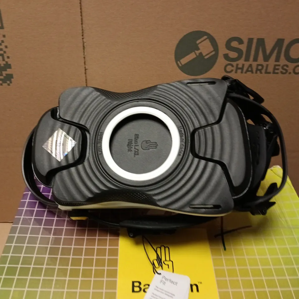 BOXED PAIR OF BATALEON FLY SNOWBOARD BINDING IN WHITE - L/XL