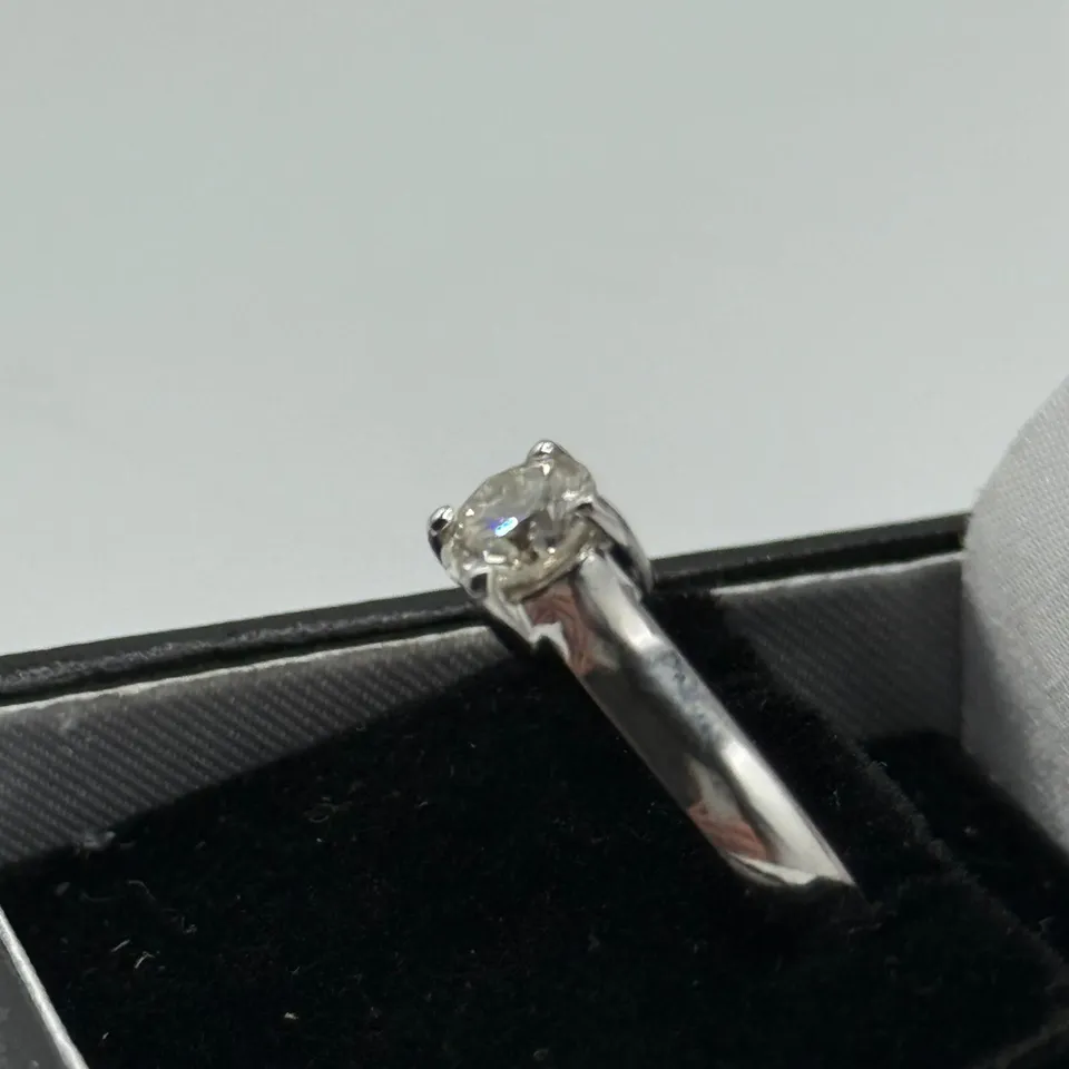 18CT WHITE GOLD SOLITAIRE RING SET WITH A NATURAL DIAMOND