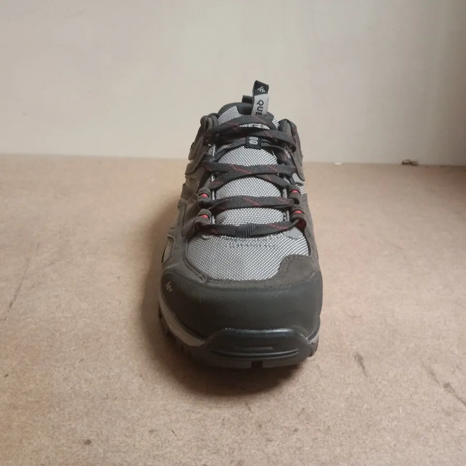 BOXED PAIR OF QUECHUA TRAINERS IN GREY SIZE UK 10.5