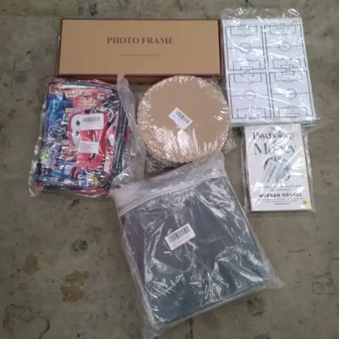 PALLET OF ASSORTED ITEMS INCLUDING PHOTO FRAME, SPORTS PLANNER, KIDS BACKPACK, CLOTHES STORAGE BAG, 9" SILVER CAKE BOARDS, THE PSYCHOLOGY OF MONEY BOOK