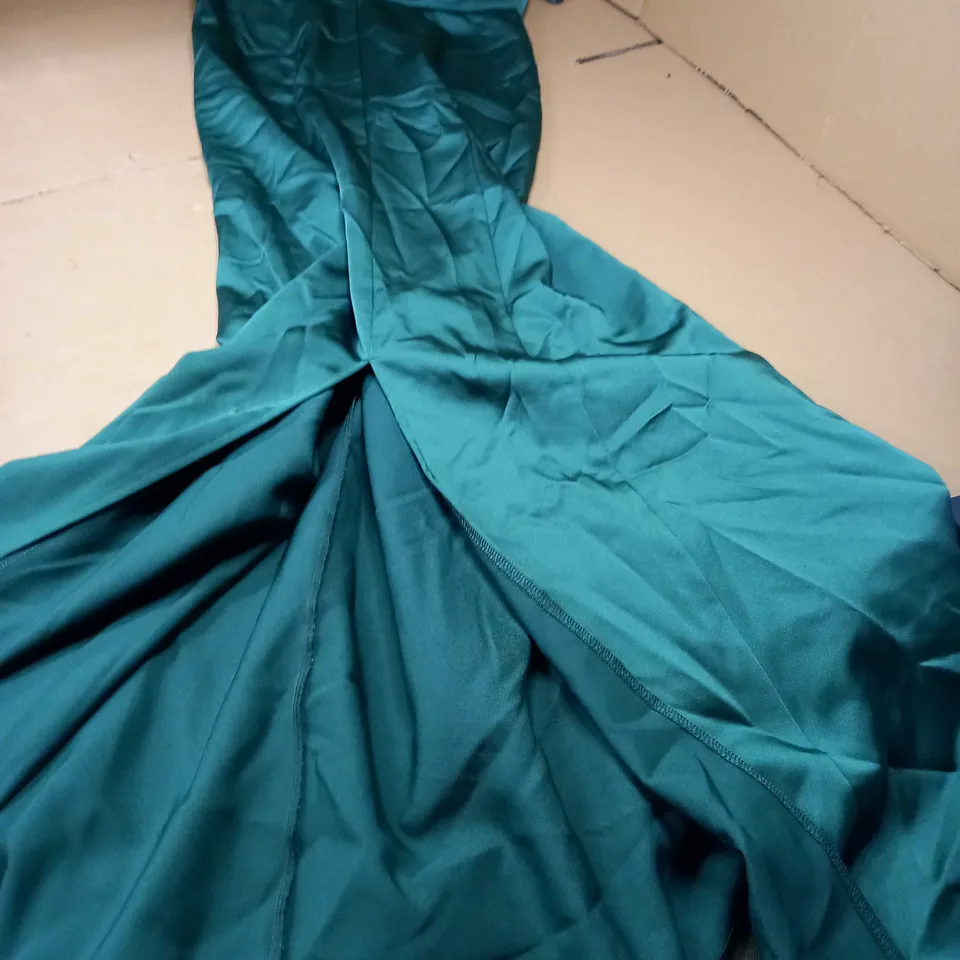 CHI CHI GREEN MILLYANA DRESS - SIZE 8