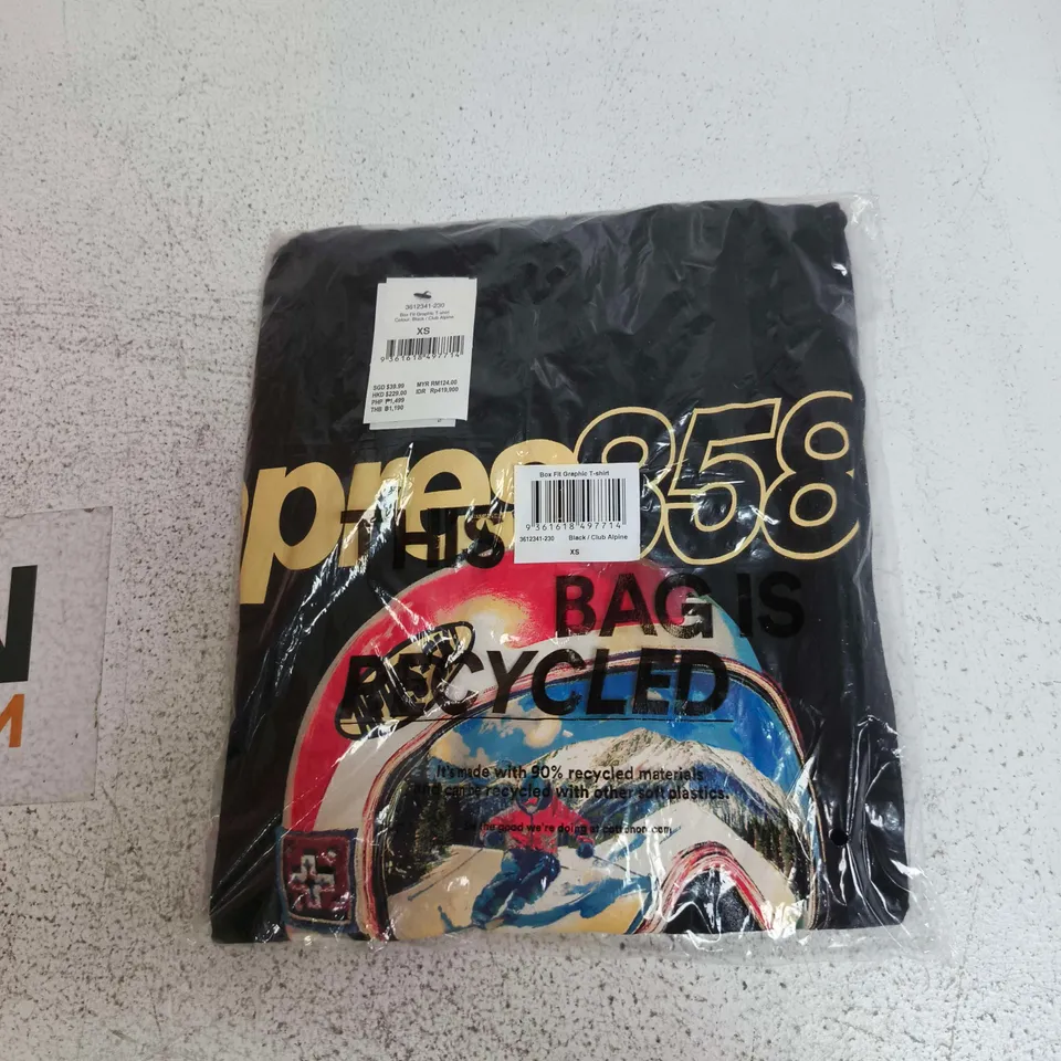 BOX OF APPROXIMATELY 15 ASSORTED CLOTHING ITEMS TO INCLUDE: BOX FIT GRAPHIC T SHIRT XS