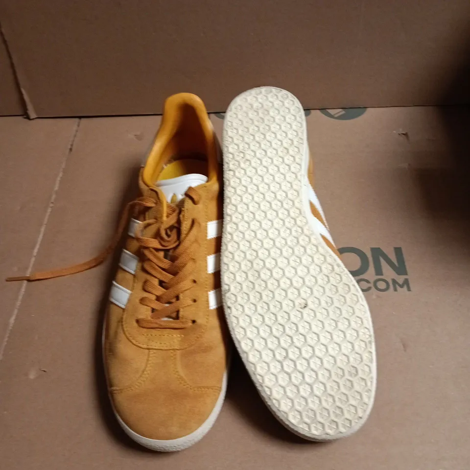 ADIDAS GAZELLE YELLOW SUEDE SNEAKERS WITH WHITE STRIPES – UK SIZE 10