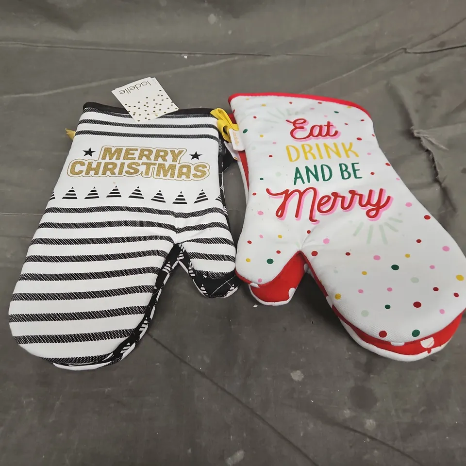 LARGE QUANTITY OF ASSORTED OVEN GLOVES