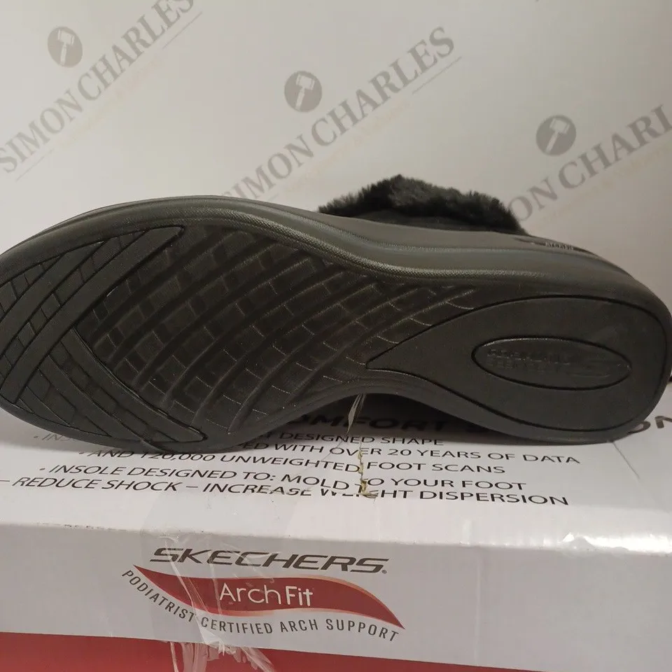 BOXED SKECHERS WEDGE BOOTS, BLACK - SIZE 7