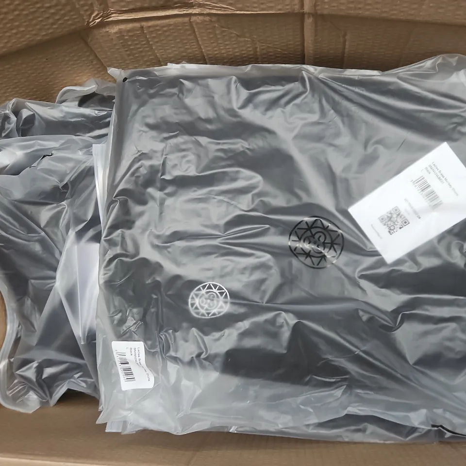 APPROXIMATELY 30 ASSORTED BAGGED CLOTHING ITEMS IN VARIOUS SIZES TO INCLUDE MENS GET YOUR COLD ON SHORTS IN GREEN & LADIES BRASS MONKEY SHORTS IN BLACK