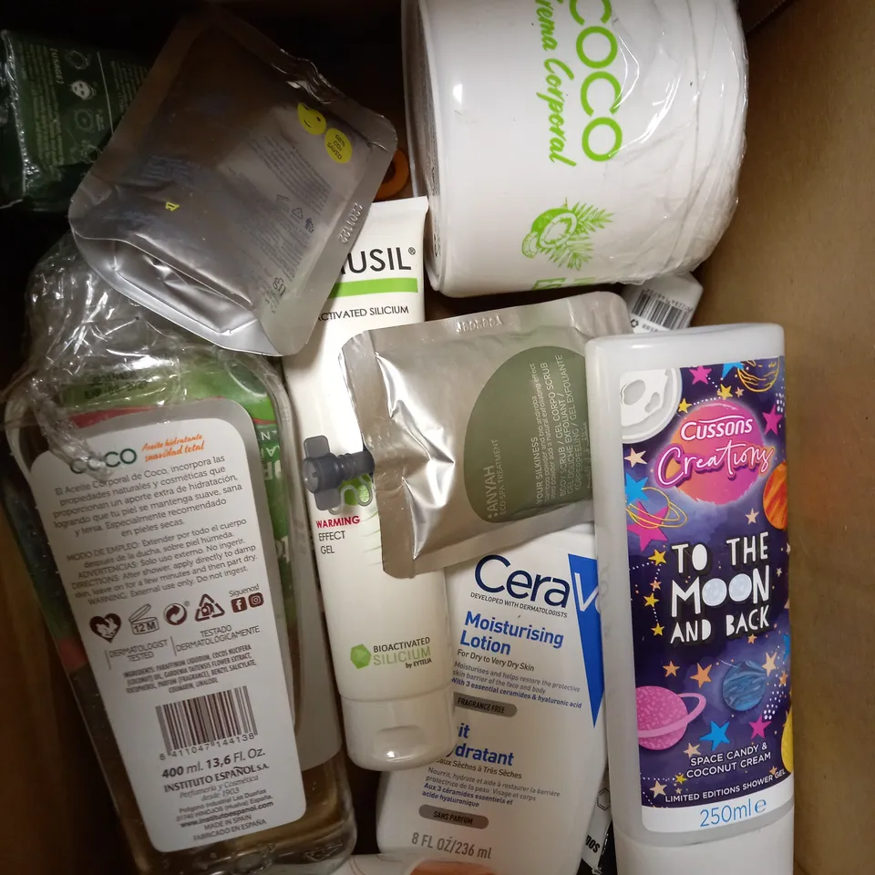 LOT OF APPROX 10 ASSORTED BEAUTY PRODUCTS TO INCLUDE DETTOL LAVENDER HAND WASH, NO PONG ANTI-ODOURANT, CORNERSTONE FACE WASH, ETC 