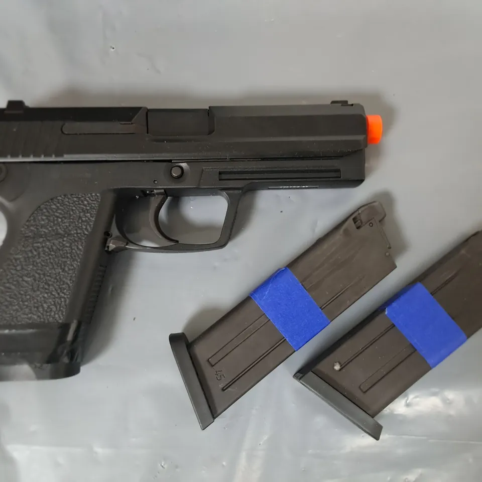 BOXED KWA HECKLER & KOCH USP .45 GAS BLOWBACK 6MM AIRSOFT PISTOL WITH 2 MAGAZINES 