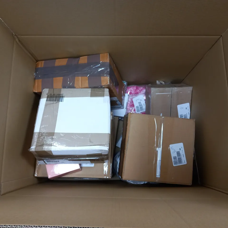 APROX 15 ITEMS INCLUDING LIGHTS CLOTHING STORAGE RAPS