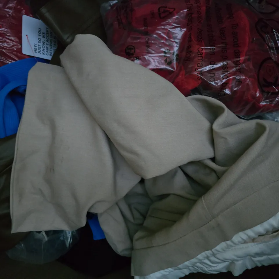 APPROXIMATELY 20 ASSORTED CLOTHING AND FASHION PRODUCTS IN VARIOUS STYLES AND SIZES - COLLECTION ONLY