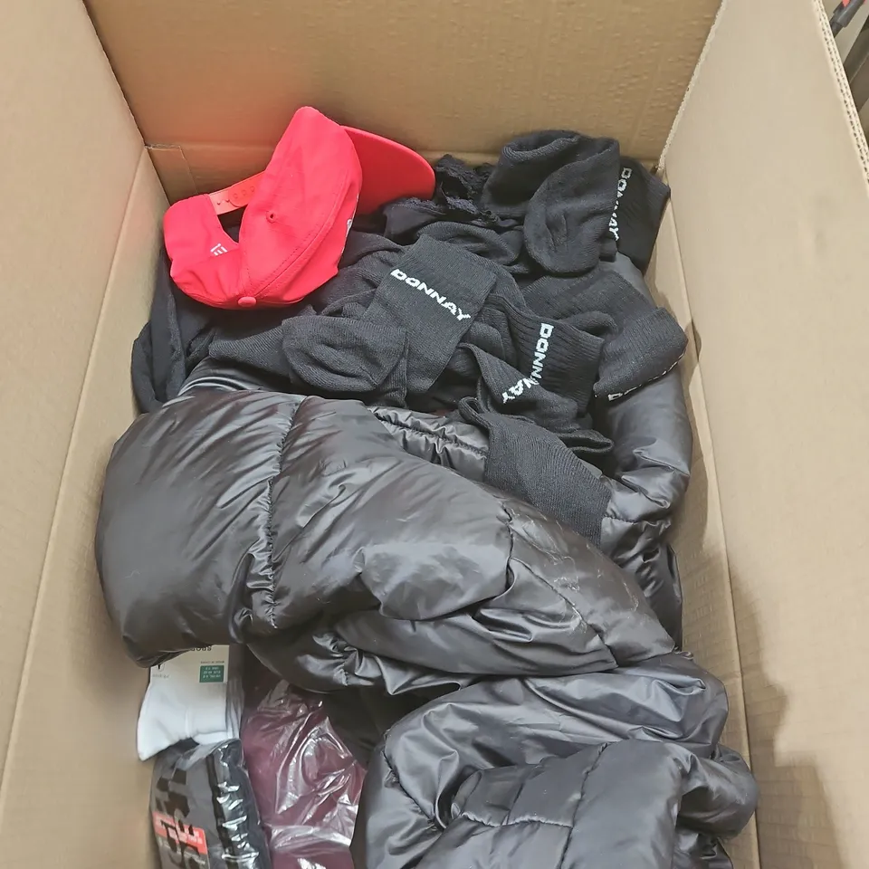 APPROXIMATELY 20 ASSORTED CLOTHING PRODUCTS IN VARIOUS STYLES & SIZES TO INCLUDE JUMPERS, T-SHIRTS, DRESSES ETC