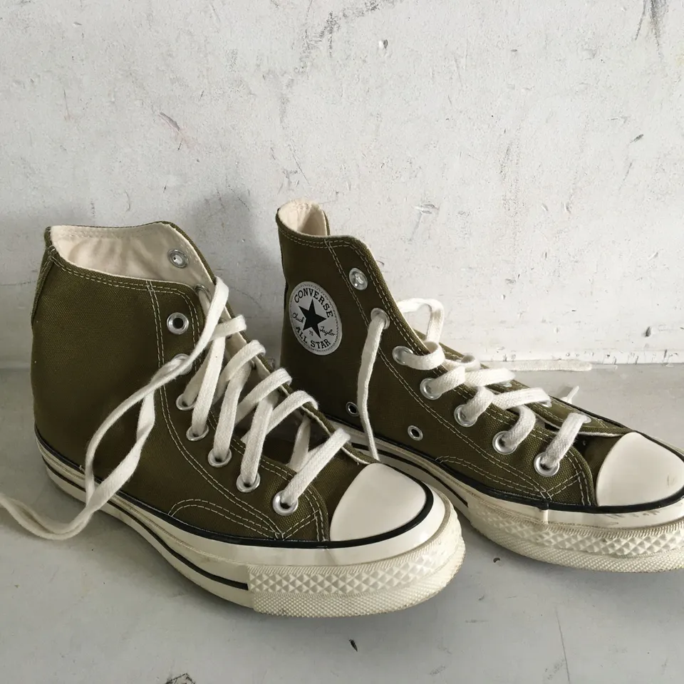 PAIR OF SIZE 3 GREEN CONVERSE SHOES 