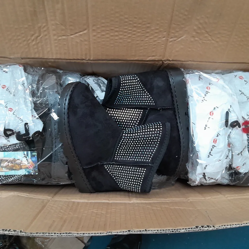 24 PAIRS OF LAMBADA 323 BOOTS IN BLACK IN ASSORTED SIZES