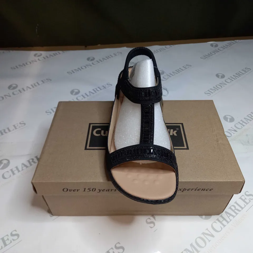 BOXED CUSHION WALK OPEN TOE PLATFORM SANDALS - SIZE 6