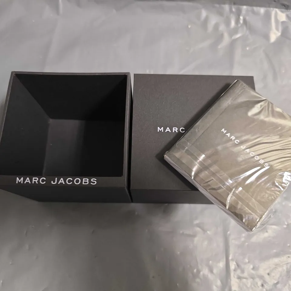 BOXED MARC JACOBS STAINLESS STEEL GREEN DIAL WATCH - MBM3245