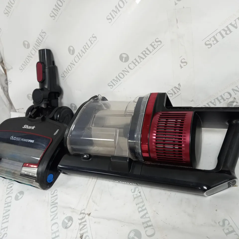 BOXED SHARK COMPLETE HOME CORDLESS STICK VACUUM