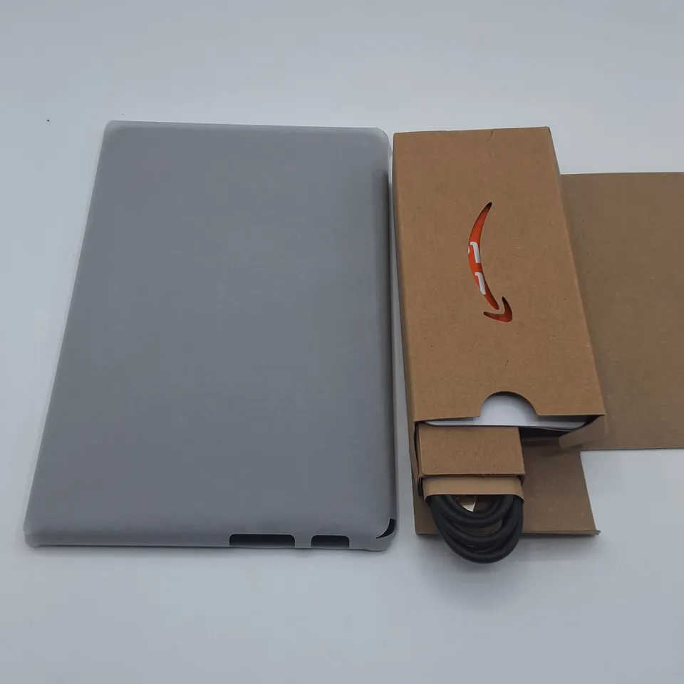 BOXED AMAZON FIRE HD8 3/32GB TABLET IN BLACK
