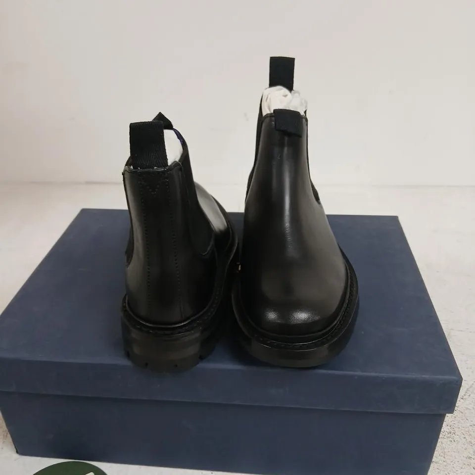 BURBERRY X TRICKER'S BLACK LEATHER CHELSEA BOOTS – ANKLE BOOTS WITH RUBBER SOLES SIZE 2