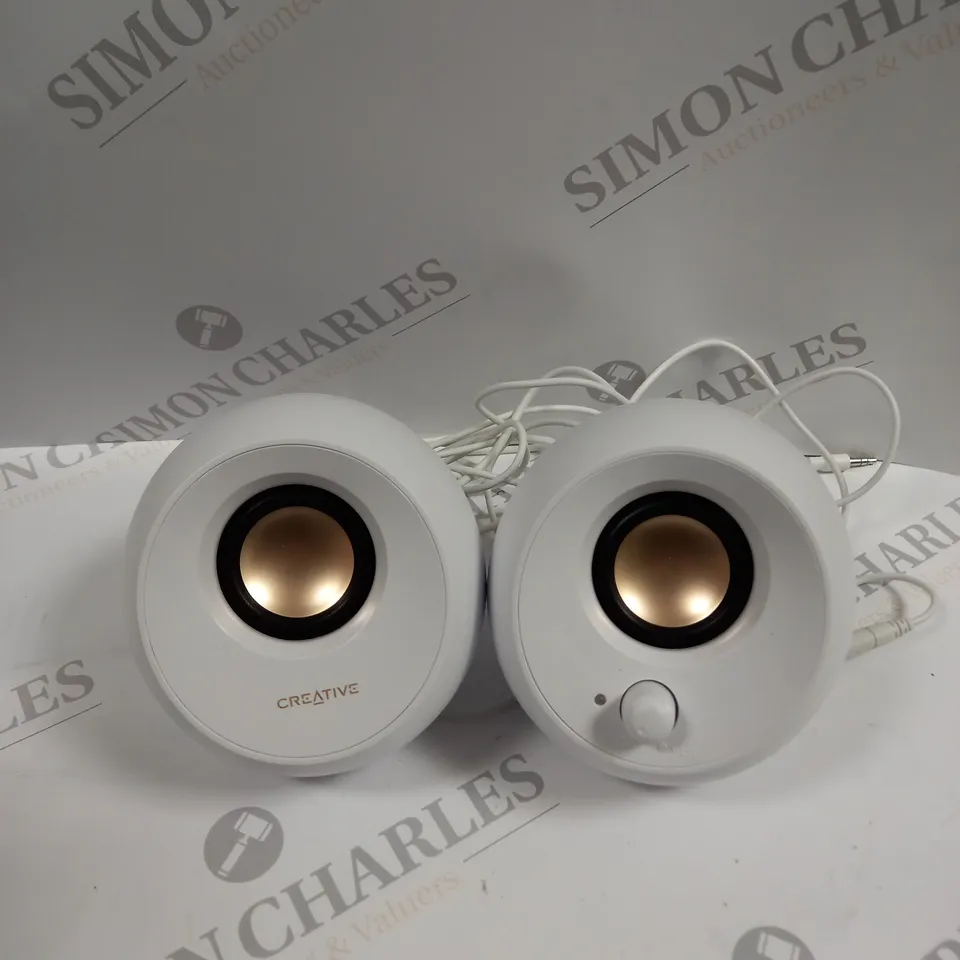 BOXED CREATIVE PEBBLE MODERN 2.0 USB DESKTOP SPEAKERS 