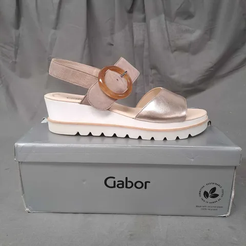 BOXED PAIR OF SANDAL DEEP FOOTBED SANDALS SIZE 7