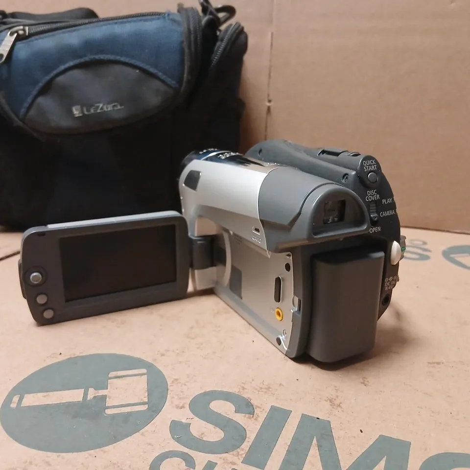 CANON DC311 DVD CAMCORDER – SILVER, 200X DIGITAL ZOOM, FLIP-OUT LCD SCREEN