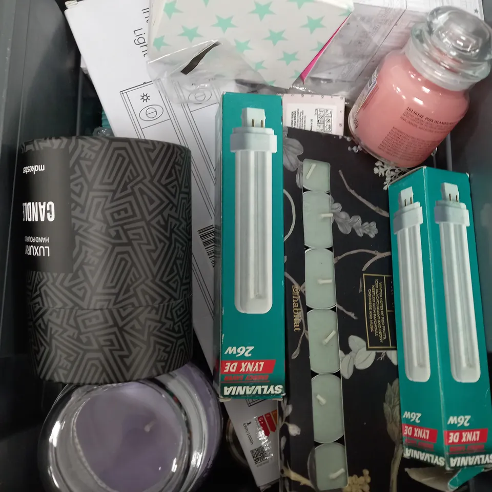BOX OF APPROXIMATELY 15 ASSORTED ITEMS TO INCLUDE - CANLES, ENERGY SAVER BULBS, TEALIGHTS ETC