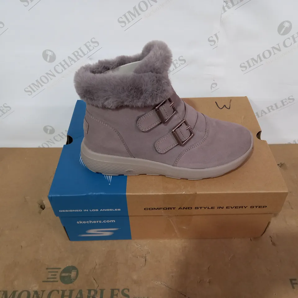 BOXED PAIR OF SKECHERS - SIZE 4.5