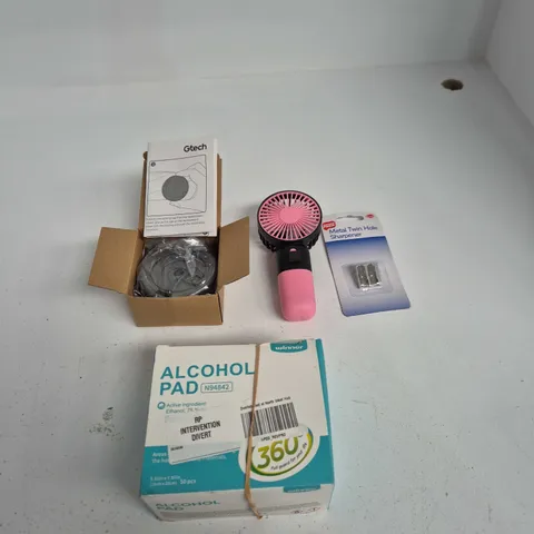 TOTE OF APPROXIMATELY 10 ASSORTED ITEMS INCLUDING A HANDHELD FAN, A METAL TWIN HOLE SHARPENER AND ALCOHOL PADS
