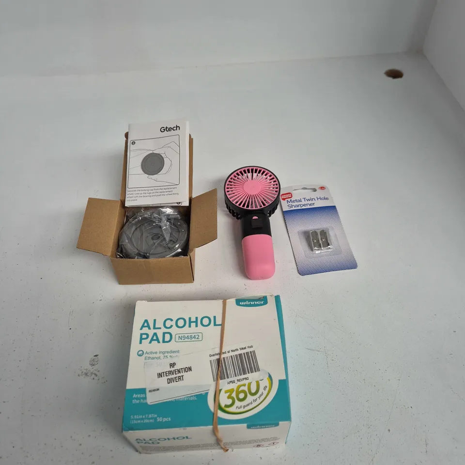 TOTE OF APPROXIMATELY 10 ASSORTED ITEMS INCLUDING A HANDHELD FAN, A METAL TWIN HOLE SHARPENER AND ALCOHOL PADS