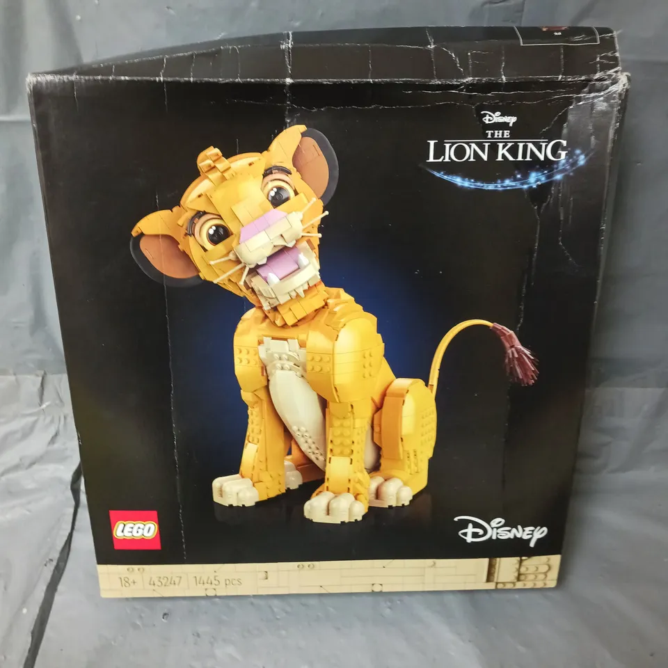 DISNEY YOUNG SIMBA THE LION KING SET 43247