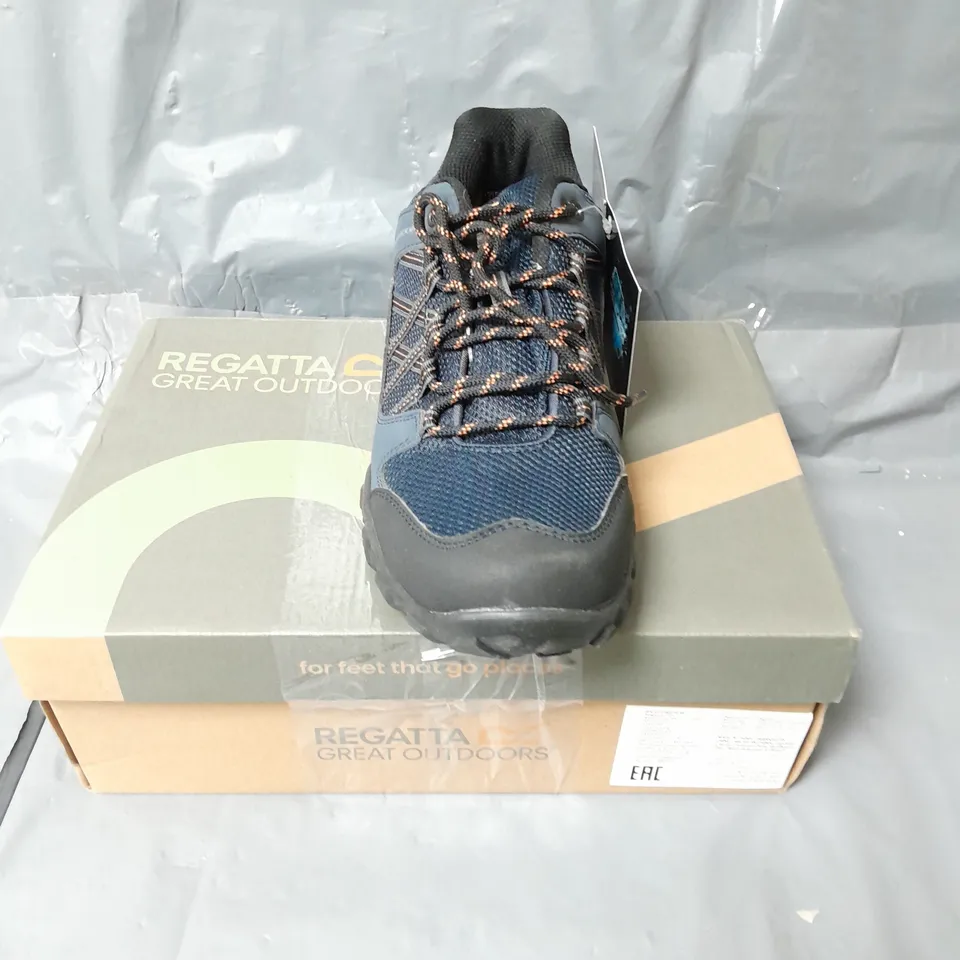 PAIR OF REGATTA EDGEPOINT III LOW SHOES - NAVY - 9 RRP £64