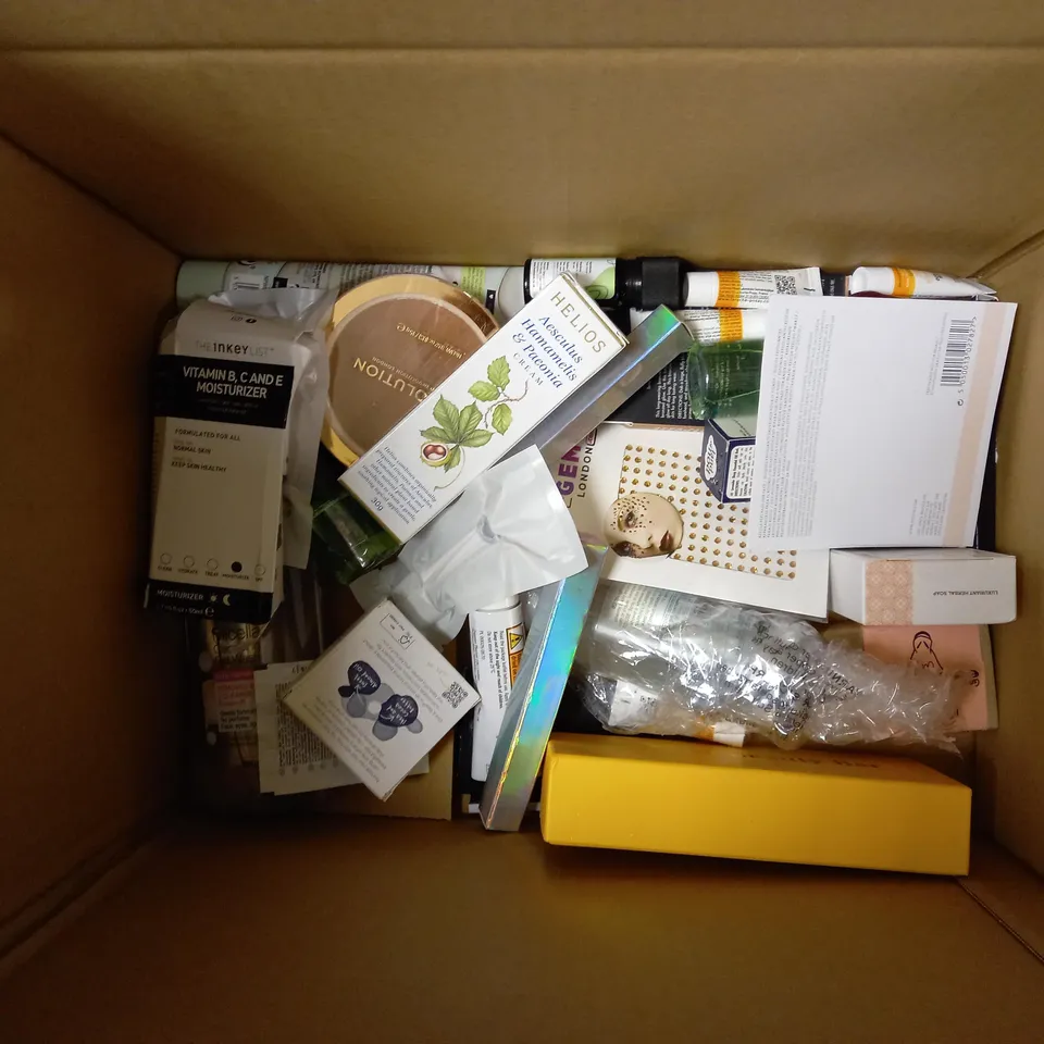 BOX OF APPROX 25 COSMETIC ITEMS TO INCLUDE LAND OF NOD FACE AND BODY MIST, SEASALT CORNWALL ASSORTED SOAPS AND SCHULKE OCTENISAN WASH LOTION