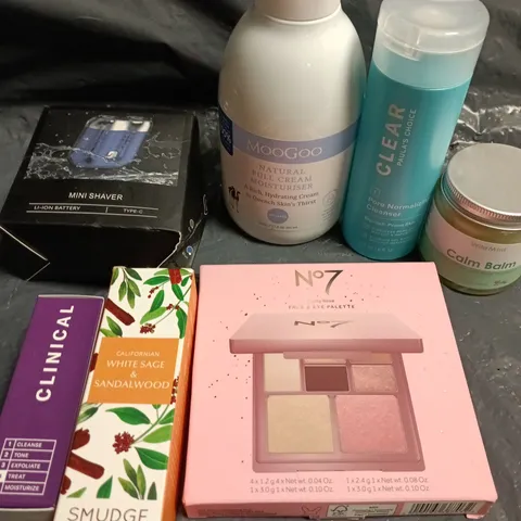 APPROXIMATELY 15 ASSORTED HEALTH & BEAUTY PRODUCTS TO INCLUDE NO7 FACE PALLETTE, MOOGOO, MINI SHAVER ETC 