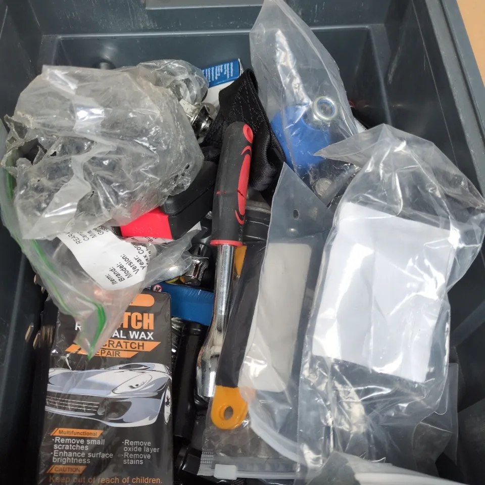 APPROXIMATELY 10 ASSORTED VEHICLE PARTS/ACCESSORIES TO INCLUDE SCRATCH REMOVAL KIT, SEAT BELT UNIT, SPARK PLUG ETC
