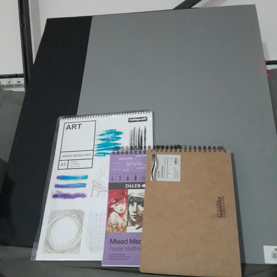 APPROXIMATELY 7 ASSORTED HOBBYCRAFT PRODUCTS TO INCLUDE SKETCHPAD, MEDIA PAD, FOAM BOARD