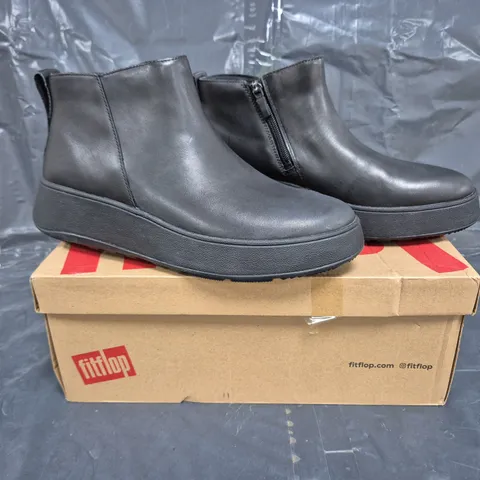 BOXED PAIR OF FITFLOP F-MODE LEATHER FLATFORM ZIP ANKLE BOOTS IN BLACK SIZE 7
