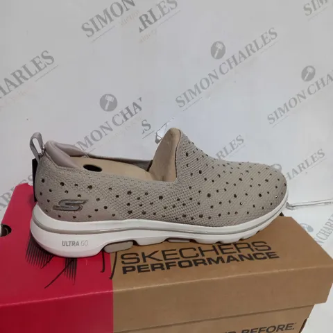 SKECHERS FLAT KNIT SLIP ON TRAINER - UK 7