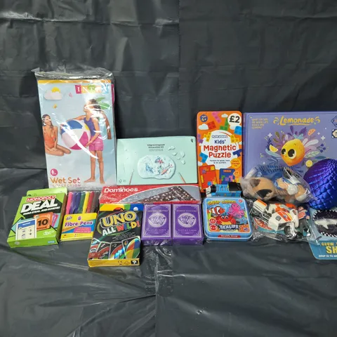 APPROXIMATELY 20 ASSORTED TOYS & GAMES TO INCLUDE UNO ALL WILD GAME, KIDS MAGNETIC PUZZLE, LEMONADE BOARD GAME, ETC