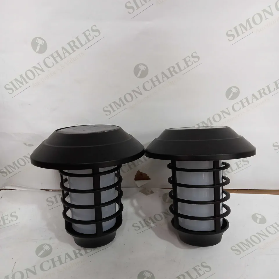 BELL & HOWELL SET OF 4 SOLAR 21 LUMENS DUAL FUNCTION FLAME/ WHITE STAKE LIGHTS