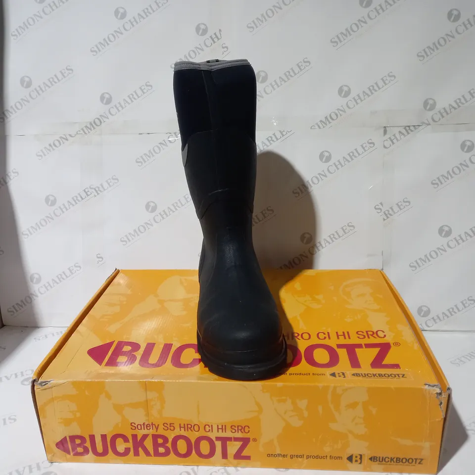 BOXED PAIR OF BUCKBOOTZ KNEE HIGH STEEL TOE SAFETY BOOTS IN BLACK UK SIZE 13