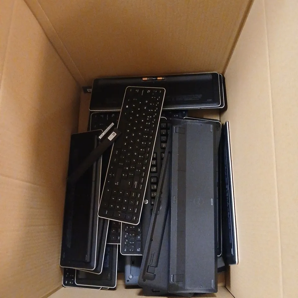 BOX OF APPROXIMATELY 20 ASSORTED KEYBOARDS INCLUDING DELL, LENOVO KU-0225 AND DELL KM714