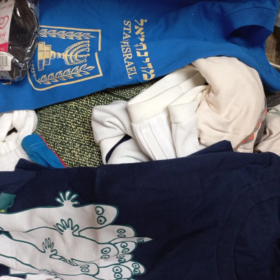 APPROXIMATELY 20 ASSORTED CLOTHING AND FASHION PRODUCTS IN VARIOUS STYLES AND SIZES - COLLECTION ONLY