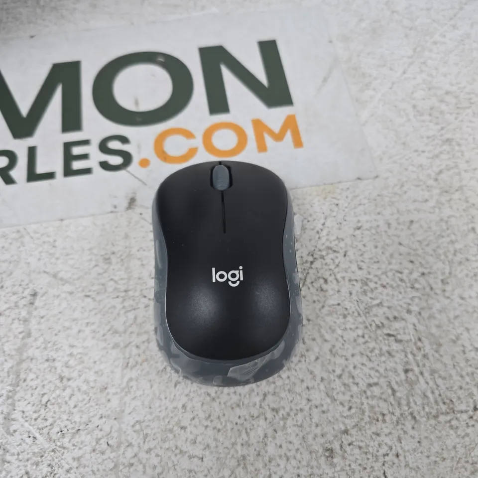 TOTE OF APPROXIMATELY 12 ASSORTED ITEMS TO INCLUDE: WIRELESS LOGI MOUSE