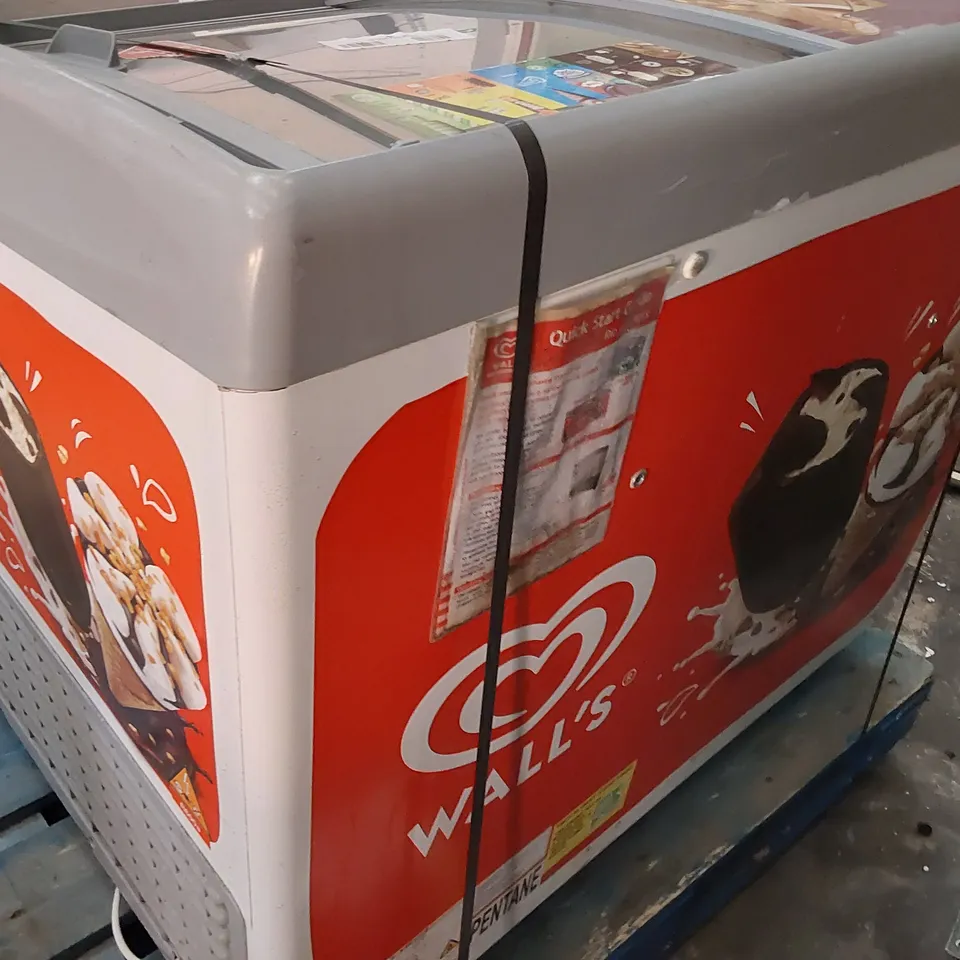 MEDIUM WALL'S ICE CREAM CHEST FREEZER