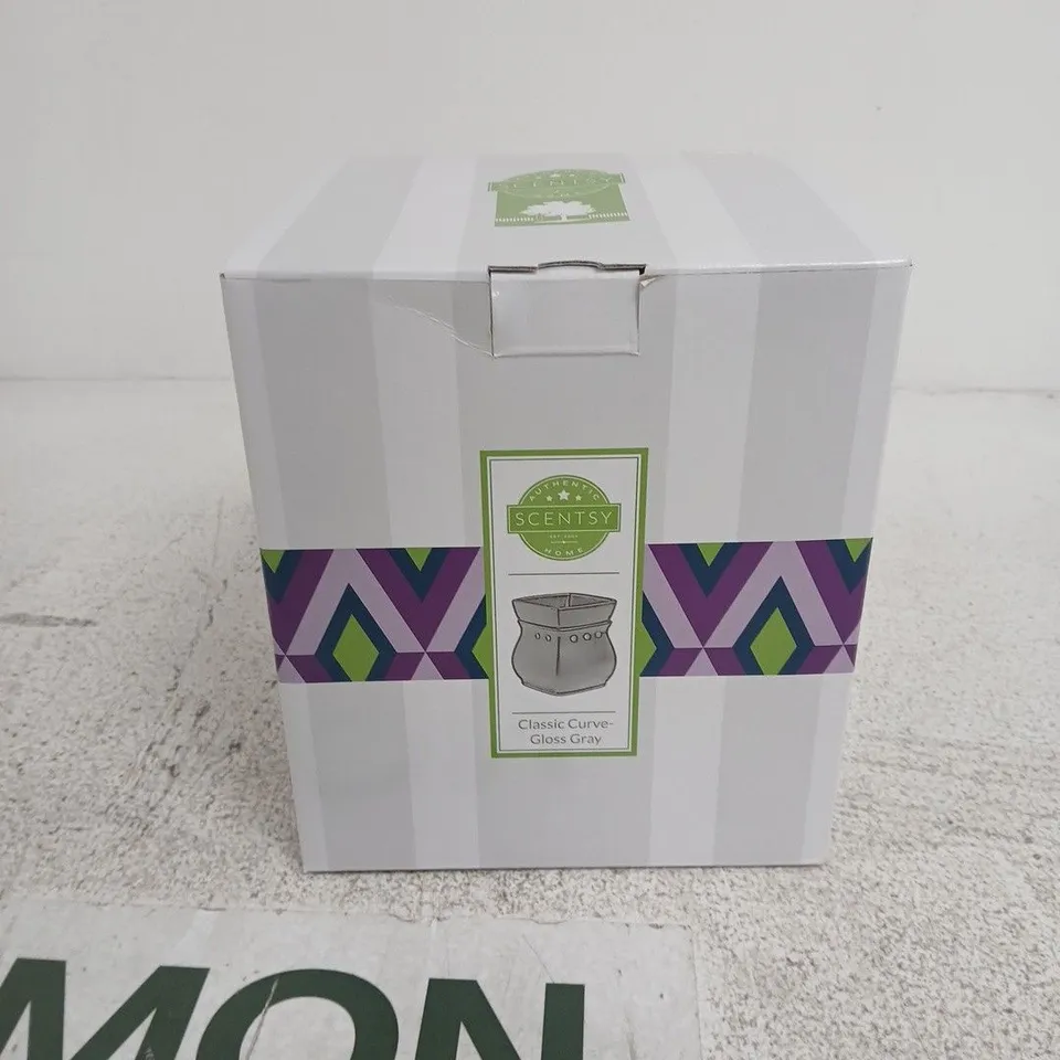 SCENTSY GIFT SET TO INCLUDE WAX WARMER, BLUE GROTTO FRAGRANCE FLOWER OIL ETC
