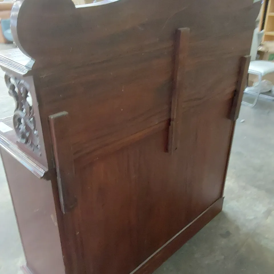 VICTORIAN MAHOGANY-VENEER 2-DOOR LOCKABLE SIDEBOARD 